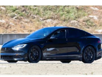 Tesla представила свой самый быстрый электромобиль